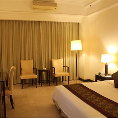 Clifford Golden Lake Hotel Foshan Extérieur photo