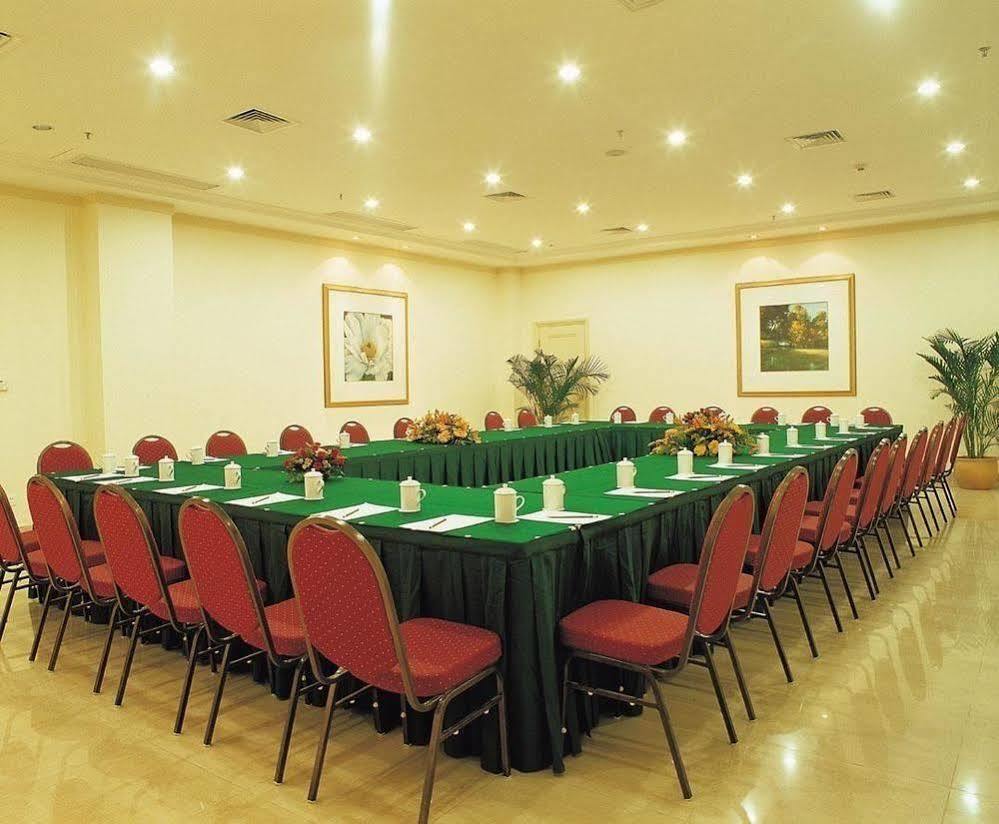 Clifford Golden Lake Hotel Foshan Extérieur photo